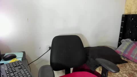 Snapshot of sarah_sweett chatting on September 12, 6:37 am Sarah online show from September 12, 6:37 am