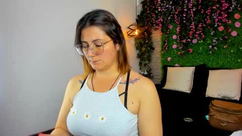 Sarah Deyvis online show from November 8, 2:42 pm