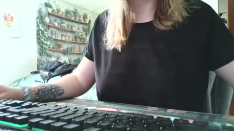 Sarah online show from June 24, 8:16 pm