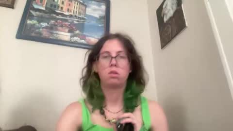 Sarah Smiles online show from May 25, 10:16 pm