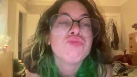 Sarah Smiles online show from May 27, 12:06 am