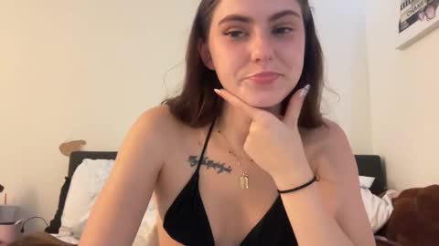 Snapshot of sarahxaoliver1 chatting on October 10, 10:03 pm SarahxOliver online show from October 10, 10:03 pm