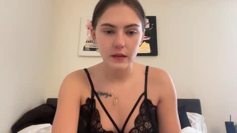 Snapshot of sarahxaoliver1 chatting on February 24, 4:36 pm SarahxOliver online show from February 24, 4:36 pm