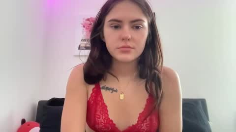 Snapshot of sarahxaoliver1 chatting on January 24, 7:18 pm SarahxOliver online show from January 24, 7:18 pm