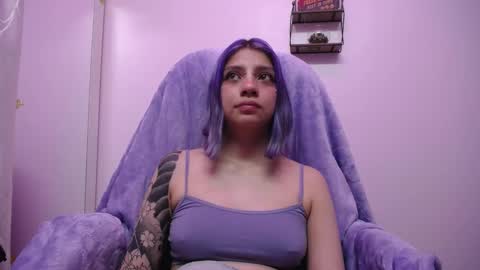 Snapshot of sarai_petite_ chatting on February 20, 8:28 am SARAI online show from February 20, 8:28 am