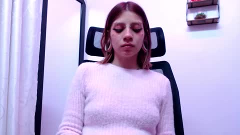 Snapshot of sarai_petite_ chatting on September 28, 5:49 am SARAI online show from September 28, 5:49 am