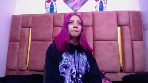 Snapshot of sarai_petite_ chatting on December 14, 8:02 am SARAI online show from December 14, 8:02 am