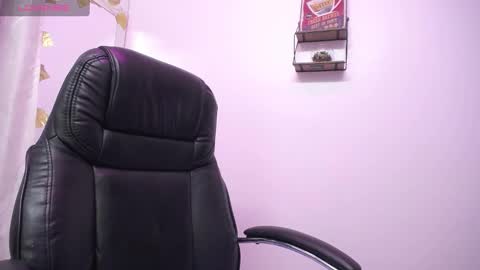 Snapshot of sarai_petite_ chatting on February 25, 9:42 am SARAI online show from February 25, 9:42 am