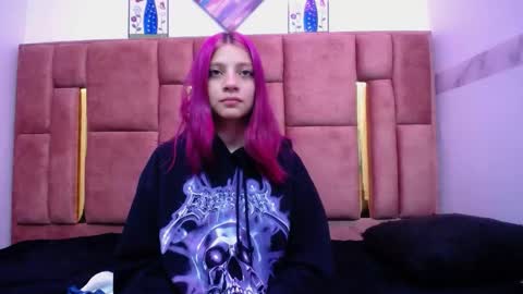 Snapshot of sarai_petite_ chatting on December 14, 11:07 am SARAI online show from December 14, 11:07 am
