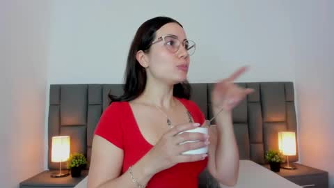 Snapshot of saraospinna chatting on October 1, 3:33 pm Sara online show from October 1, 3:33 pm