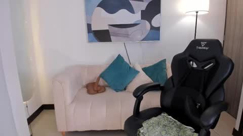 I am Sara  online show from December 5, 9:23 pm