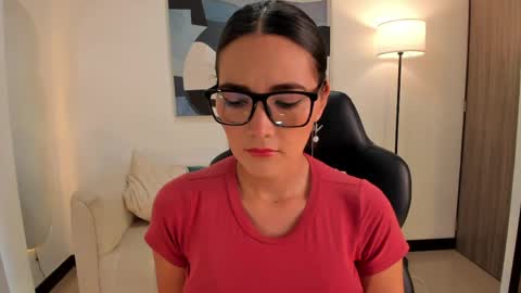 I am Sara  online show from May 7, 9:10 pm