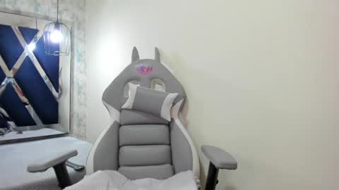 Snapshot of sarasaenz__ chatting on March 8, 1:57 pm online show from March 8, 1:57 pm