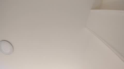 Snapshot of sarasaenz__ chatting on February 15, 11:28 am online show from February 15, 11:28 am