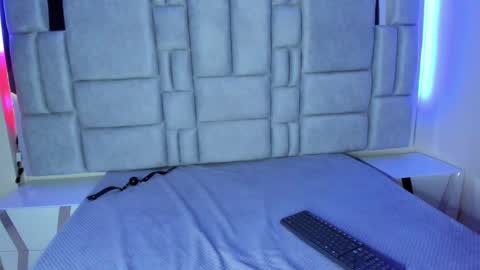 Snapshot of sarasaenz__ chatting on February 6, 2:37 pm online show from February 6, 2:37 pm