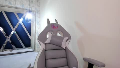 Snapshot of sarasaenz__ chatting on March 6, 5:43 pm online show from March 6, 5:43 pm