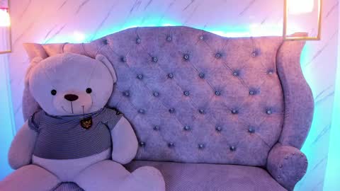 Snapshot of sarasaenz__ chatting on February 7, 2:04 pm online show from February 7, 2:04 pm
