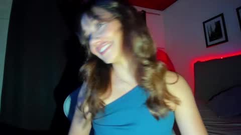 Snapshot of sarita_mendoza chatting on October 18, 7:45 am sarita online show from October 18, 7:45 am