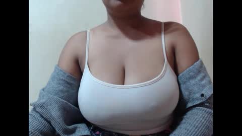 Snapshot of saronette chatting on October 13, 5:53 am saronette online show from October 13, 5:53 am