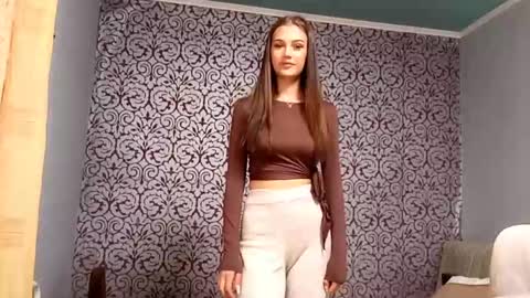 Snapshot of sary_vibe chatting on September 14, 3:24 pm Valentina online show from September 14, 3:24 pm