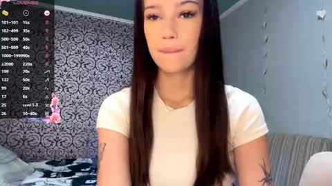 Snapshot of sary_vibe chatting on October 18, 9:02 am Valentina online show from October 18, 9:02 am