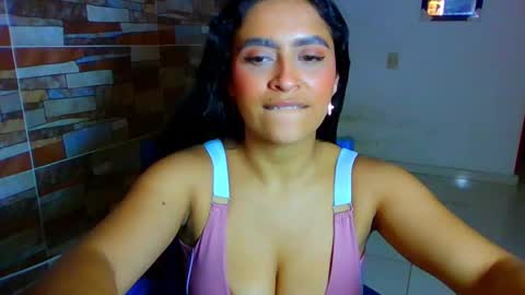 Snapshot of sasha_rose23 chatting on February 5, 10:11 pm Camila online show from February 5, 10:11 pm