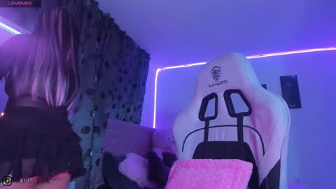    im expecting 300 thumbs up on my altar online show from October 2, 12:20 am