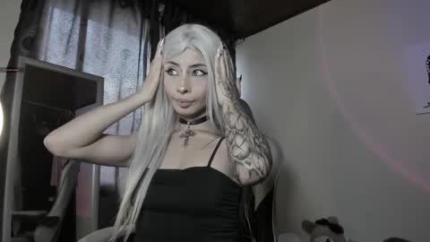    im expecting 300 thumbs up on my altar online show from February 15, 10:42 pm