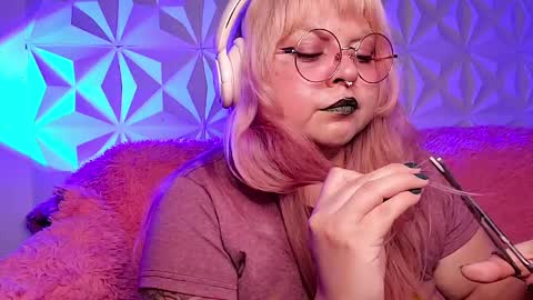 Gina George online show from May 6, 1:33 am