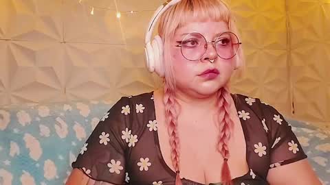 Gina George online show from May 17, 12:31 am