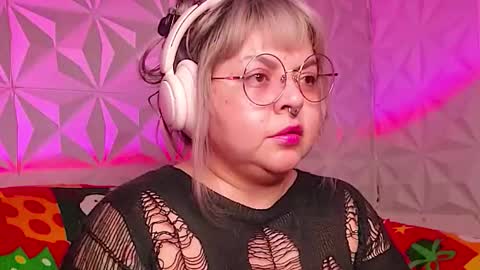 Gina George online show from December 15, 2:18 am