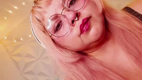 Gina George online show from May 21, 2:07 am