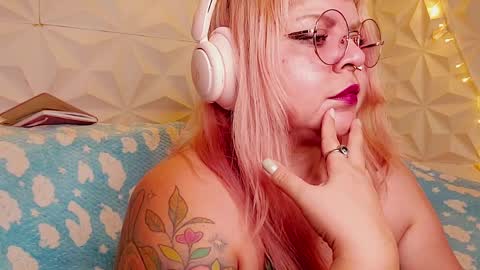 Gina George online show from May 22, 2:40 am