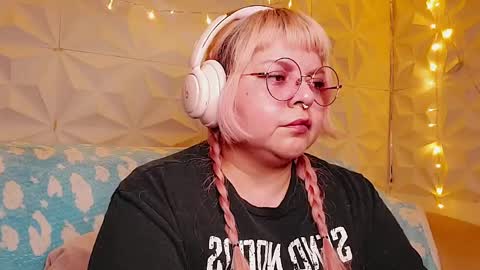 Gina George online show from May 20, 1:57 am