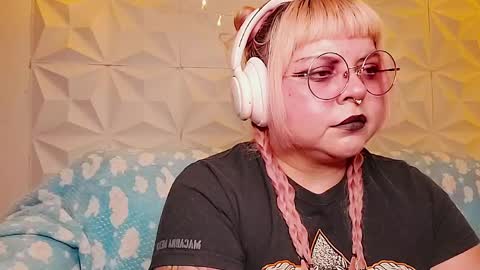 Gina George online show from May 15, 10:50 pm