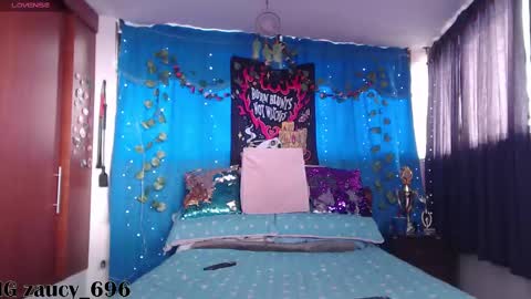 Snapshot of saucy_zaren chatting on February 25, 8:42 pm Zaren online show from February 25, 8:42 pm
