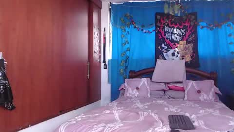 Snapshot of saucy_zaren chatting on March 7, 3:49 pm Zaren online show from March 7, 3:49 pm
