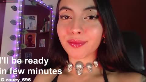 Snapshot of saucy_zaren chatting on February 22, 8:31 pm Zaren online show from February 22, 8:31 pm