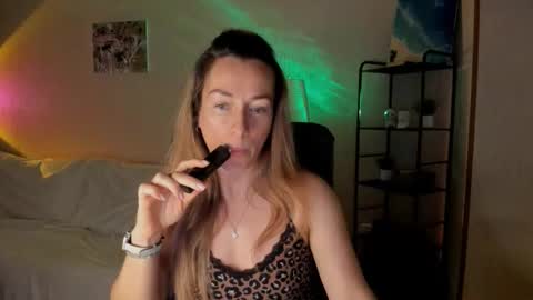 save the qween online show from November 22, 11:41 am