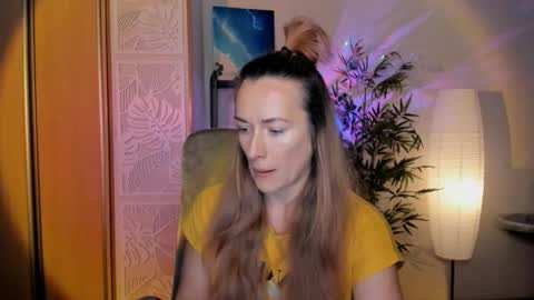 save the qween online show from January 7, 12:10 pm