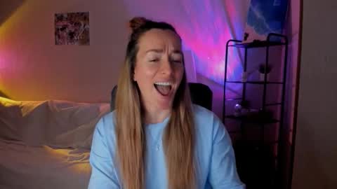 save the qween online show from December 5, 8:02 am