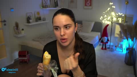 Naomi online show from January 4, 7:23 pm