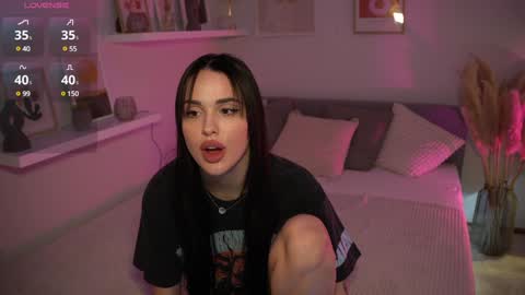 Naomi online show from February 4, 8:06 pm