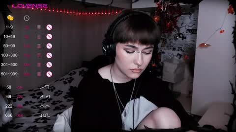 Snapshot of say_mary chatting on February 18, 4:58 pm pronoun she. name Mary. age 21. online show from February 18, 4:58 pm