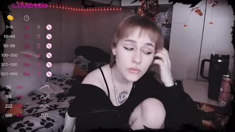 Snapshot of say_mary chatting on February 16, 9:27 pm pronoun she. name Mary. age 21. online show from February 16, 9:27 pm