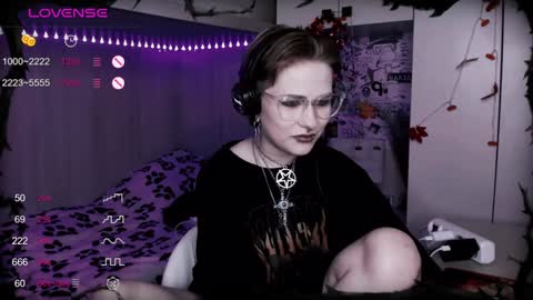 Snapshot of say_mary chatting on January 14, 12:11 am pronoun she. name Mary. age 21. online show from January 14, 12:11 am