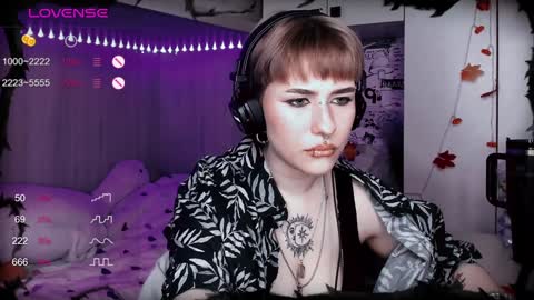 Snapshot of say_mary chatting on February 2, 6:20 pm pronoun she. name Mary. age 21. online show from February 2, 6:20 pm