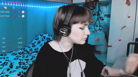 Snapshot of say_mary chatting on March 3, 6:24 pm pronoun she. name Mary. age 21. online show from March 3, 6:24 pm