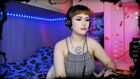 Snapshot of say_mary chatting on December 11, 4:31 pm pronoun she. name Mary. age 21. online show from December 11, 4:31 pm