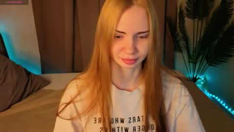 Kira  GMT 7 Mon Thu-Sun  0800am-0200pm  online show from April 15, 9:23 am